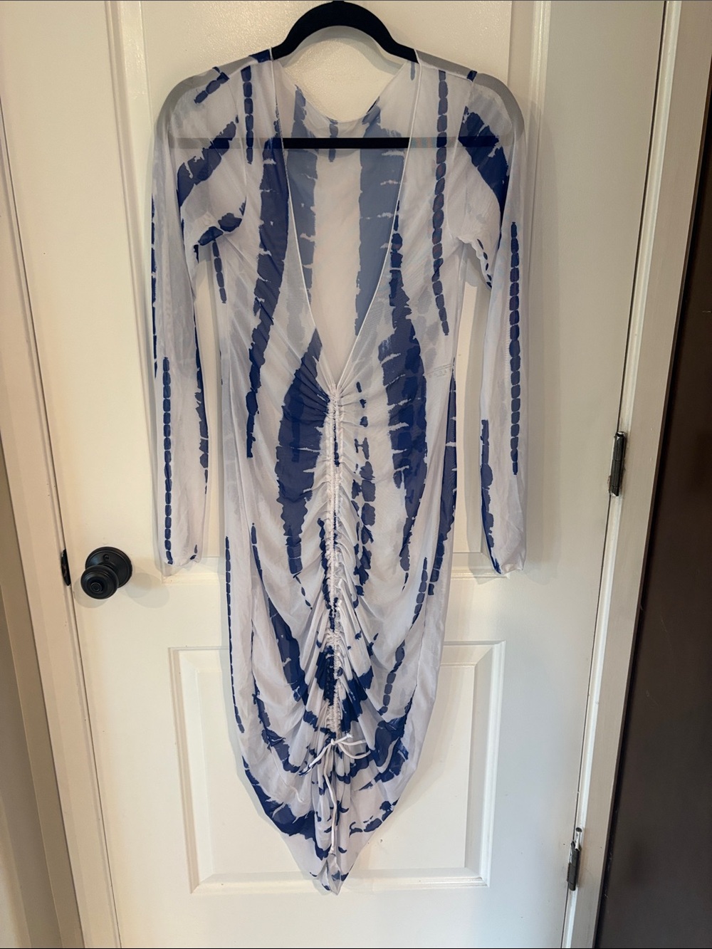 Gorgeous Blue-White Tie-Dye Ruched Long Sleeve Swim Cover - large
